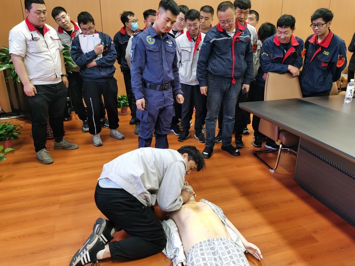 洪洞县应急局莅临我司发展安全帮扶活动4.jpg 洪洞县应急局莅临我司发展安全帮扶活动4.jpg